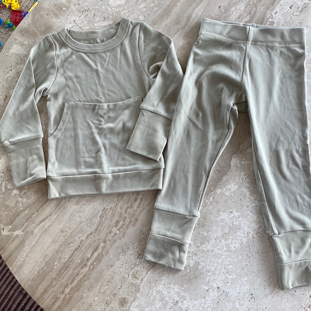 Goumi pajama sweatpants set